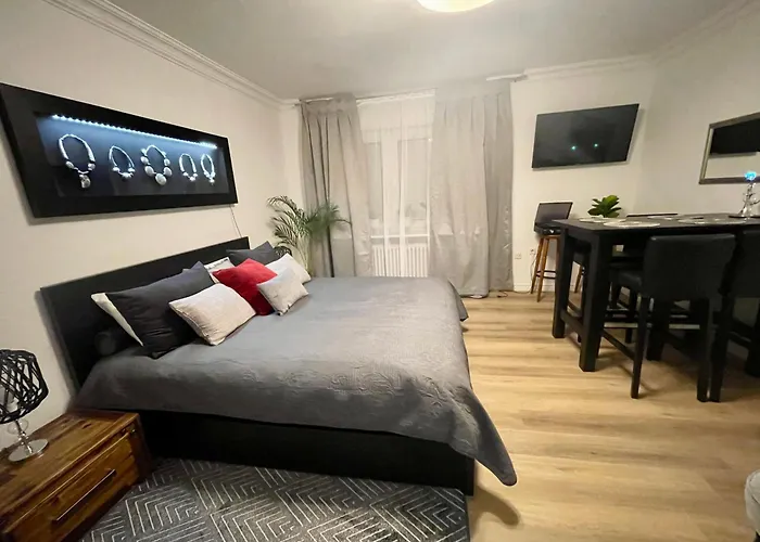 Tunnel - Nordbahntrasse, Kontaktloser Self-check-in, Netflix * Wuppertal